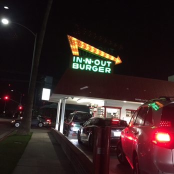 In-N-Out Burger - Iconic sign - Burgers Near Me - Pasadena, California