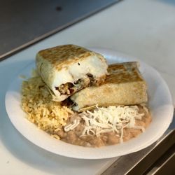 Chef Chuyitos Taquería - Quesadilla de pollo