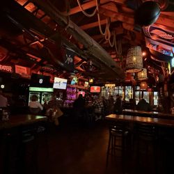 Harpoon Willie's - Bar area as you walk in