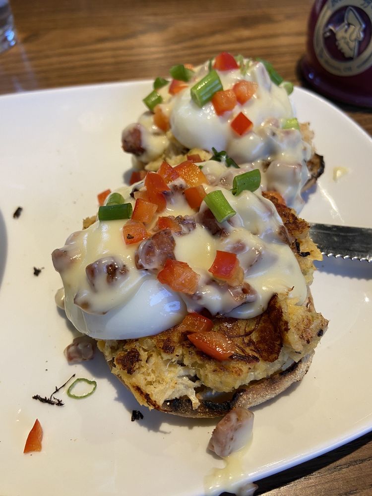 CASTAWAYS Updated October 2024 15 Photos & 29 Reviews 224 E