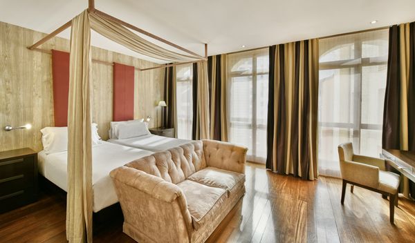 Hotel NH Collection Palacio de Burgos by null