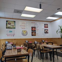 DaeBak Wang Mandoo - Dine-in seating area