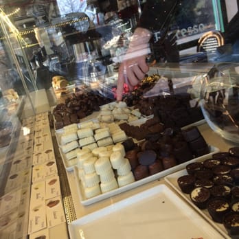 Leonidas Chocolate Cafe - Chocolatiers & Shops Near Me - Northbrook, Illinois Leonidas Chocolate Cafe - Chocolatiers & Shops Near Me - Northbrook, Illinois