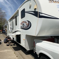 Hopkins Mobile RV Repair - Whether you need a brake repair, or a full systems inspection, our knowledgeable, and professional technicians are here to help.
