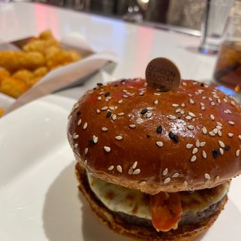 Gordon Ramsay Burger Las Vegas - Hells Kitchen Burger & Tots - Burgers Near Me - Las Vegas, Nevada