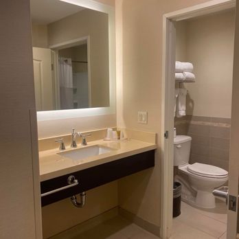 Ayres Hotel Orange - Hotels Near Me - Orange, California