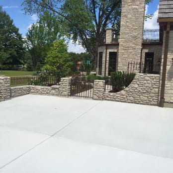 TMD Construction - Poured retaining wall/columns with driveway - Masonry/Concrete Near Me - Lombard, Illinois