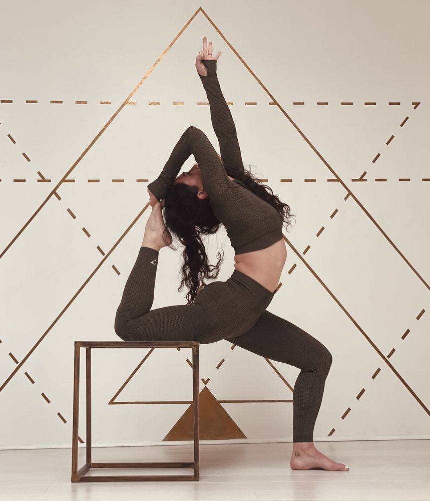 Raphie Rose Acupuncture & Yoga Logo