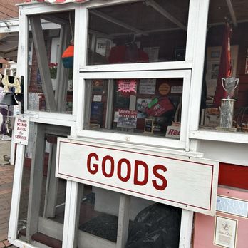 Red's Eats - Souvenirs - Seafood Near Me - Wiscasset, Maine