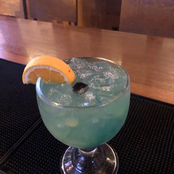 Lola's A Neighborhood Bar - The bartender was great and made me a cocktail that was delicious - American Near Me - Washington, DC, District of Columbia