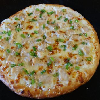 Di Marco's Pizza - Grilled Chicken Alfredo Pizza - Pizza Near Me - Newhall, California Di Marco's Pizza - Grilled Chicken Alfredo Pizza - Pizza Near Me - Newhall, California