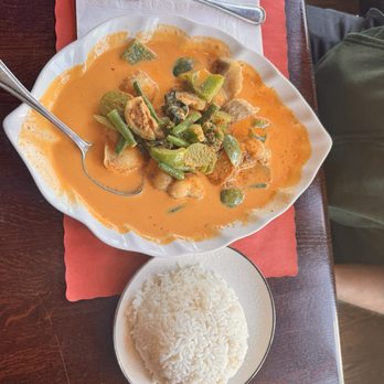 Yum Thai Restaurant - Catfish Curry - Thai Near Me - Forest Park, Illinois Yum Thai Restaurant - Catfish Curry - Thai Near Me - Forest Park, Illinois