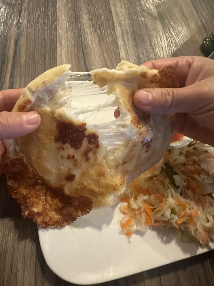 Pupuseria Rosas Latín Food
