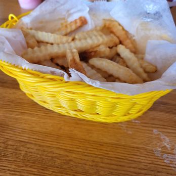 Spanky's Beachside - Basket of replacement fries because original fries served with entrees were cold & limp. - Seafood Near Me - Tybee Island, Georgia