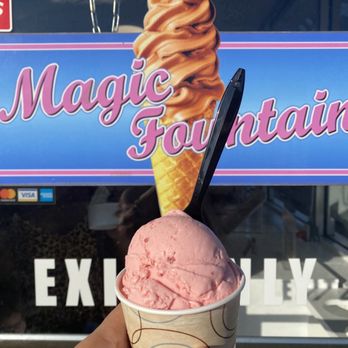 Magic Fountain - Strawberry ice cream - Ice Cream & Frozen Yogurt Near Me - Mattituck, New York