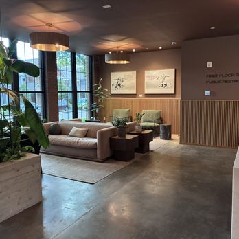 The Dylin - Lobby - Hotels Near Me - Madison, Wisconsin The Dylin - Lobby - Hotels Near Me - Madison, Wisconsin