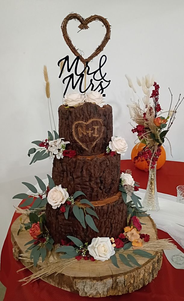T&J Everlasting Cakes Logo