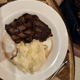 Filet and mashed potatoes