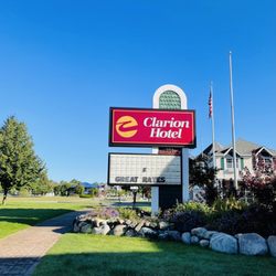 Clarion Hotel Beachfront - Sign for the property