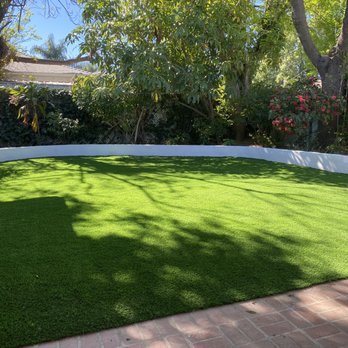 Keystone Remodeling - Artificial turf and white stucco retaining wall - Masonry/Concrete Near Me - Woodland Hills, California
