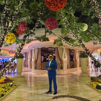 Pisces - This is the lobby before you head down to the Pisces restaurant. A nice place to take photos at the Wynn hotel - Mediterranean Near Me - Las Vegas, Nevada