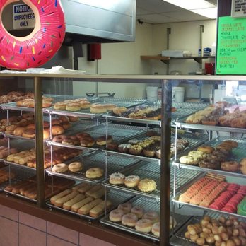 Woodlake Donuts - donuts in a display case - Donuts Near Me - Woodlake, California