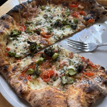 Apizza Regionale - Broccoli and Garlic pizza 4/10 - Pizza Near Me - Syracuse, New York Apizza Regionale - Broccoli and Garlic pizza 4/10 - Pizza Near Me - Syracuse, New York