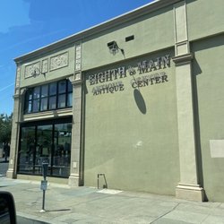 Eighth & Main Antique Center - Outside