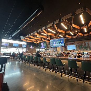 30hop - Inside bar - Beer Bar Near Me - Lee's Summit, Missouri