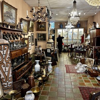 Jan Rijsdijk Antiek - This is the view as you walk in. - Antiques Near Me - Dordrecht, ZH Jan Rijsdijk Antiek - This is the view as you walk in. - Antiques Near Me - Dordrecht, ZH