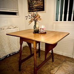 Olde Central Antique Mall - Drop leaf table