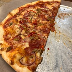 Brooklyn Pizzeria - Brooklyn Style with no olives, they also didn't put on the mushrooms by accident.
