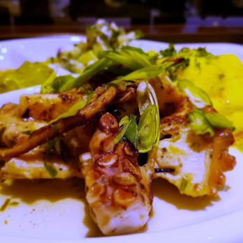 Fish&Grill - Pulpo Menu mit Kartoffelpüree, Gurkensalat und Miso Aioli - Seafood Near Me - Hamburg, HH