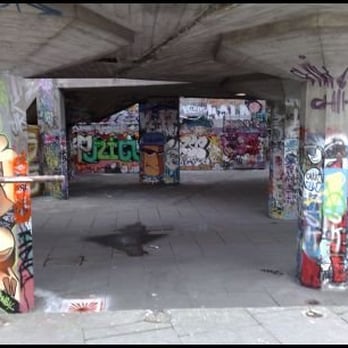 South Bank - Little skate park on the Southbank, near the Bfi Cafe... - Landmarks & Historical Buildings Near Me - London, XGL