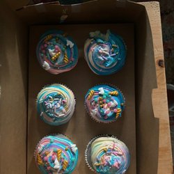 Lai Bakes - Half dozen custom unicorn cupcakes