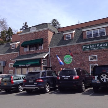 Jerry's Post Road Market - Sunday noon...parking full with the local people getting their lunch - Delis Near Me - Rye, New York