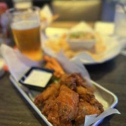 Dave & Buster's Daly City - Buffalo Original Wings (instagram: wooneats)