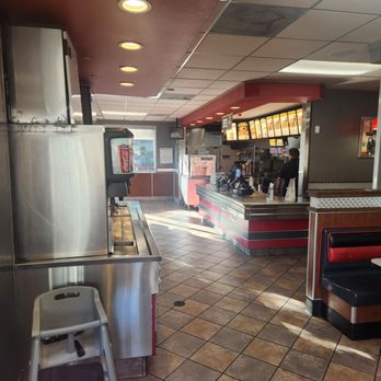 Carl's Jr - Inside - Burgers Near Me - Mission Viejo, California