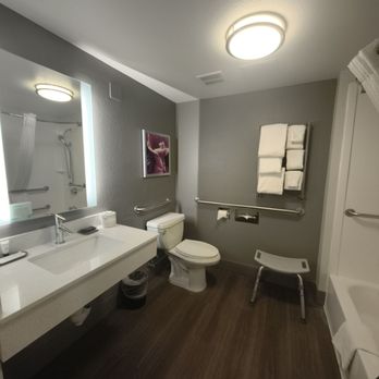 La Quinta by Wyndham Flagstaff - Bathroom - Hotels Near Me - Flagstaff, Arizona