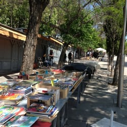 Cuesta del Moyano - Puestos de libros en la calle