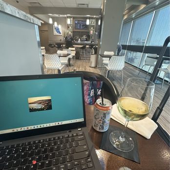 Aspire Lounge T4 - Complimentary wine and snacks - Airport Lounges Near Me - Ontario, California