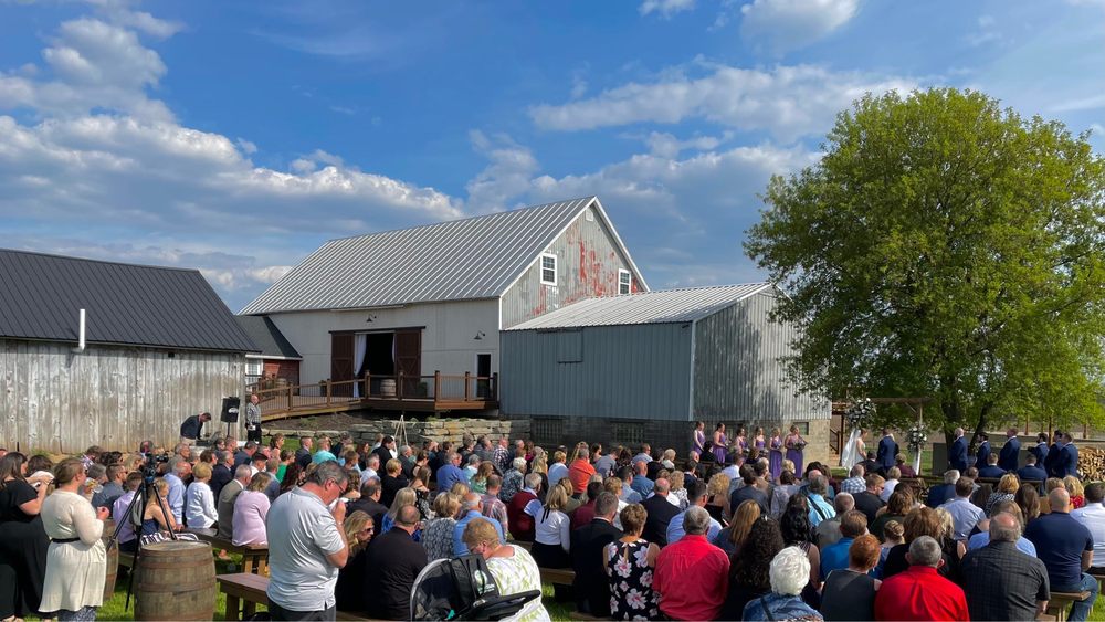 BRINDLEWOOD BARN Updated September 2024 W3071 Country Rd B, Hilbert