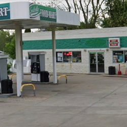 Smithville Food Mart - Outside View