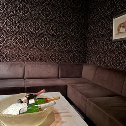 Le Lion - Banquette seating