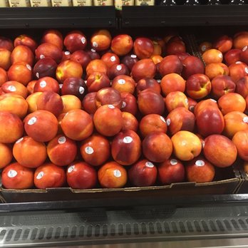 Albertsons - Gorgeous nectarines. These appear to be very fresh - Grocery Near Me - El Cajon, California