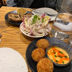 Volta do Mar - Starters were pate, croquettes and fennel salad.