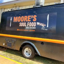 Moores Soul Food  Kitchen - Food truck is at Waipahu High School today