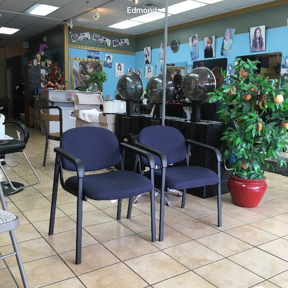 Inside the salon Inside the salon