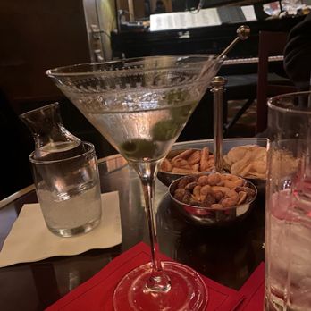 Bemelmans Bar - Dirty Martini - Cocktail Bars Near Me - New York, New York