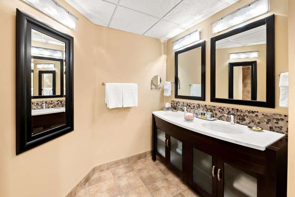 Best Western Plus Nor'Wester Hotel & Conference Centre by null